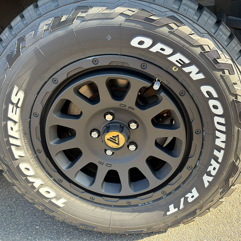 タイヤバルブキャップ 蓄光 ブルー 4個入 足回り タイヤキャップ バルブキャップ 太陽光や紫外線で発光 BG-961 BRAiTH